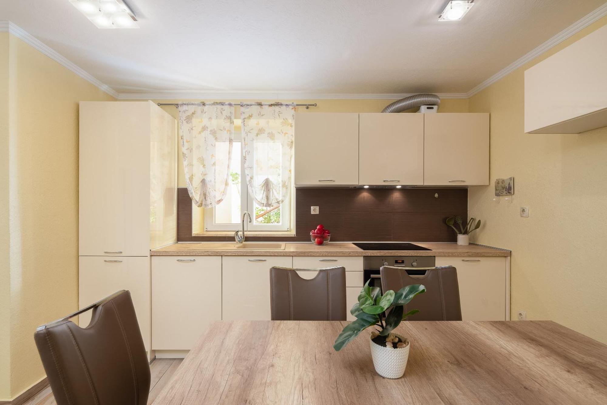 Perla Apartment - 2 Min To The Beach & Free Parking Makarska Kültér fotó