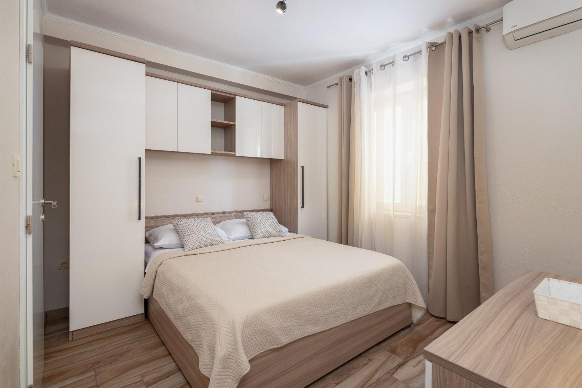 Perla Apartment - 2 Min To The Beach & Free Parking Makarska Kültér fotó