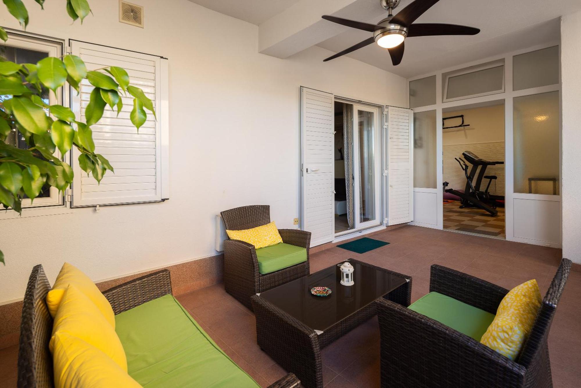 Perla Apartment - 2 Min To The Beach & Free Parking Makarska Kültér fotó