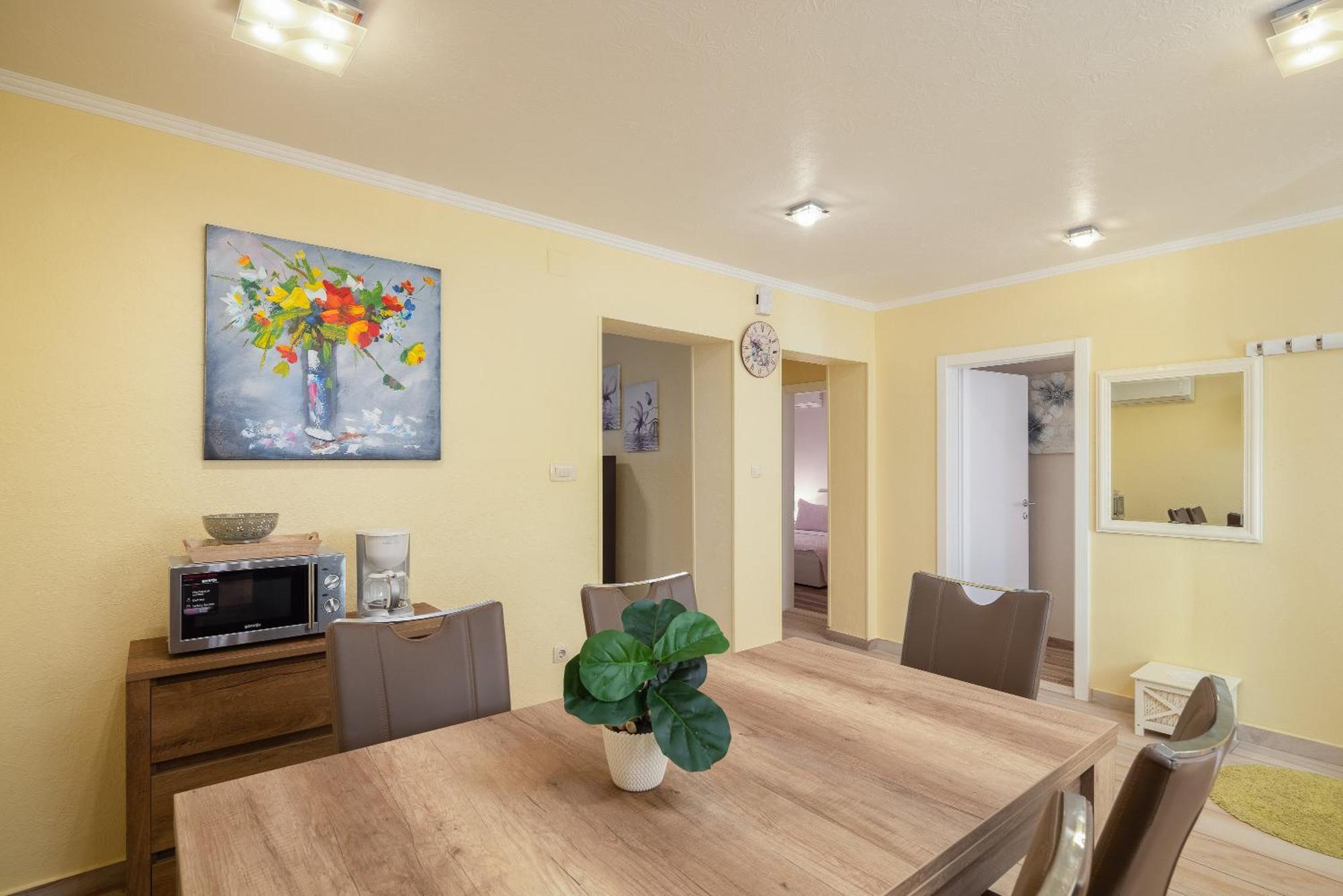 Perla Apartment - 2 Min To The Beach & Free Parking Makarska Kültér fotó