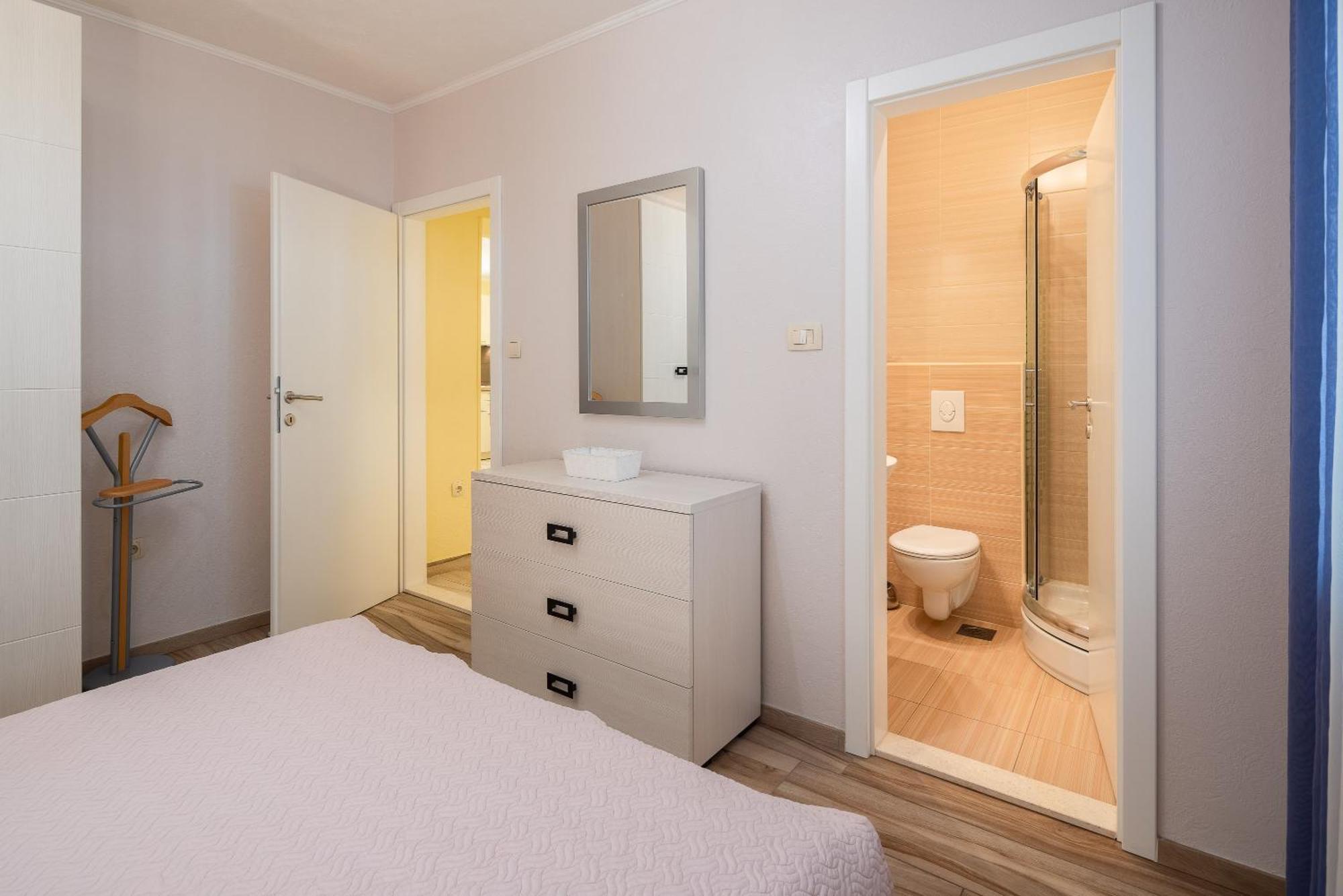 Perla Apartment - 2 Min To The Beach & Free Parking Makarska Kültér fotó